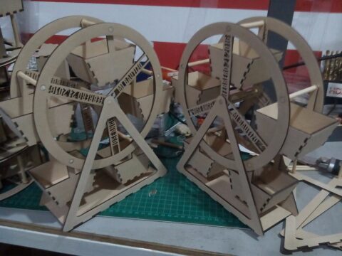 Laser Cut Ferris Wheel 3mm MDF Free Vector